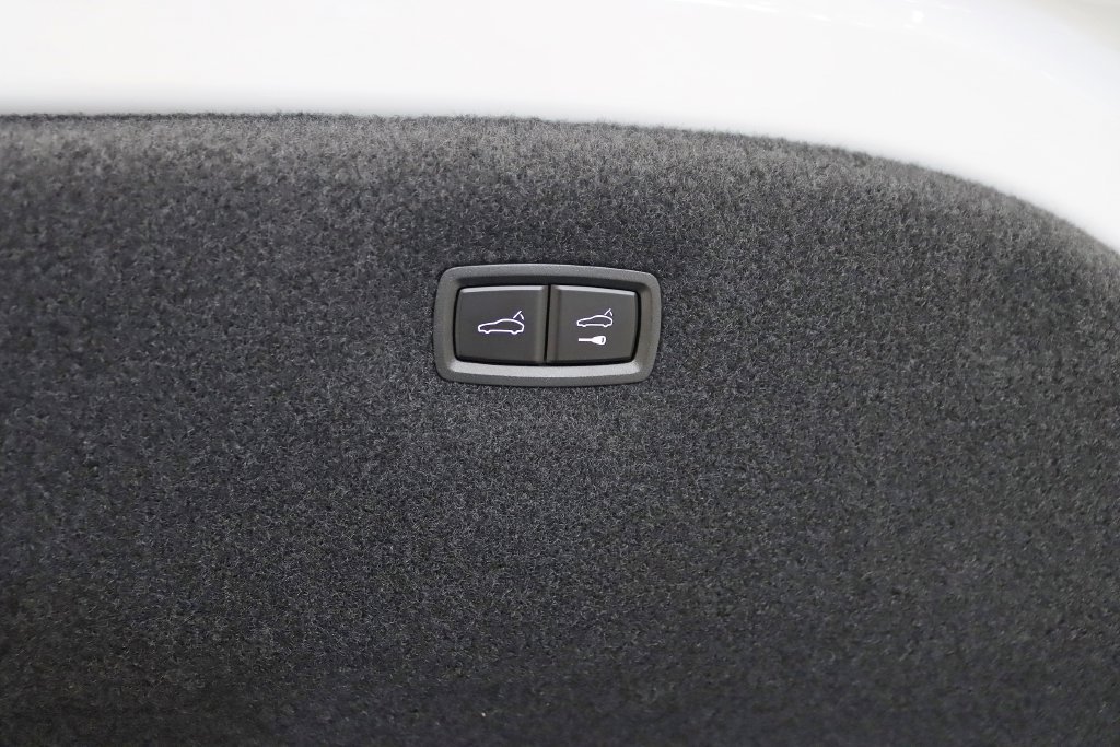 Used 2022 Porsche Taycan Turbo AWD/4WD image 45