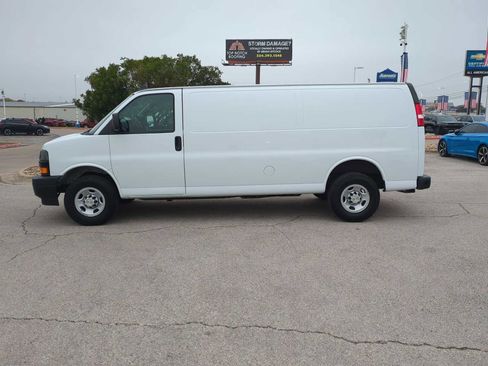 Used 2022 Chevrolet Express 2500 Extended w/ Driver Convenience Package image 5