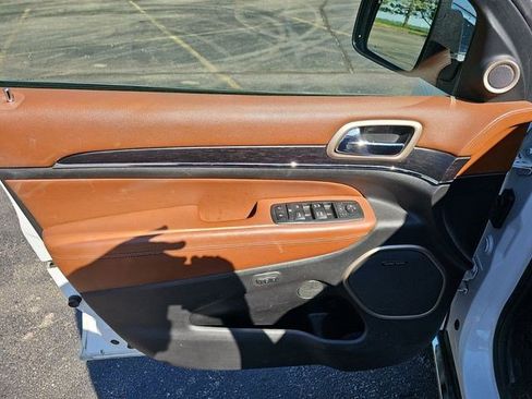 Used 2017 Jeep Grand Cherokee Summit AWD/4WD image 19