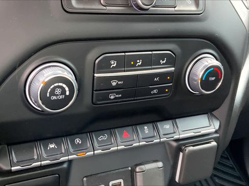 Used 2024 Chevrolet Silverado 1500 Custom image 30