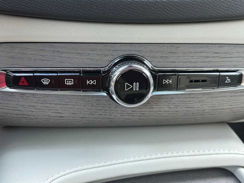 Used 2025 Volvo XC90 T8 Plus w/ Protection Package Premier image 30
