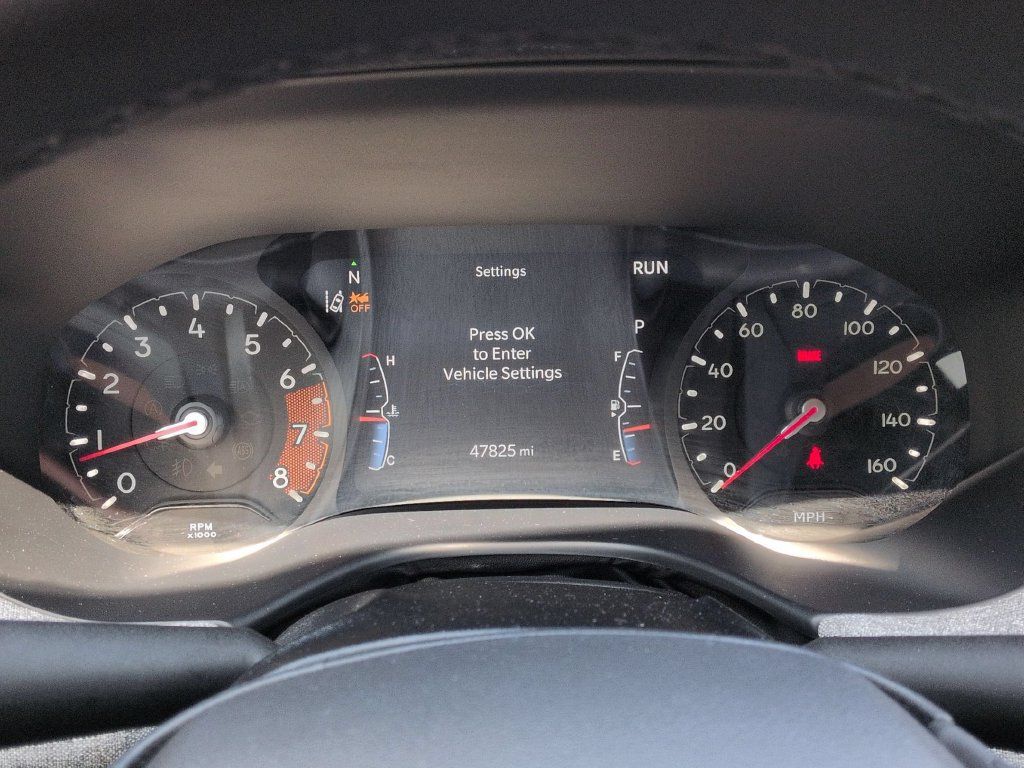 Used 2025 Jeep Compass Latitude w/ Sun & Sound Group AWD/4WD image 16