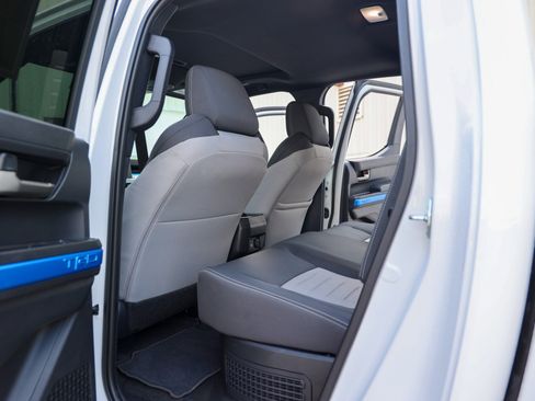 Used 2024 Toyota Tacoma TRD Off-Road image 41