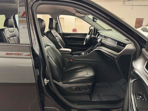 Used 2021 Jeep Grand Cherokee L Limited image 46