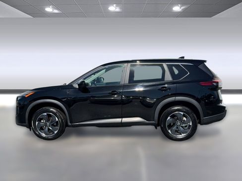 Used 2024 Nissan Rogue SV AWD/4WD image 2
