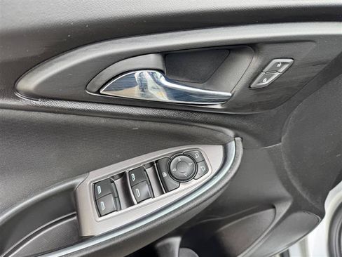 Used 2018 Chevrolet Malibu LT FWD image 23