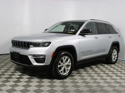 Used 2023 Jeep Grand Cherokee Limited AWD/4WD image 31