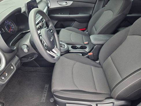 Used 2024 Kia Forte LXS w/ LXS Technology Package FWD image 12