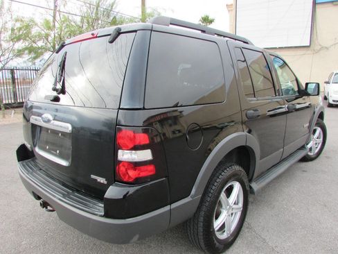 Used 2006 Ford Explorer XLT image 3