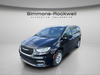 Used 2025 Chrysler Pacifica Select FWD video 1