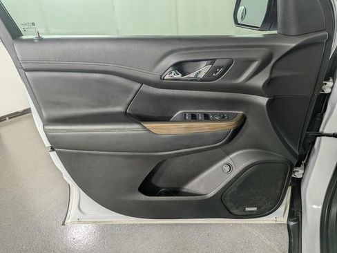 Used 2022 GMC Acadia SLE w/ GMC Pro Grade Package AWD/4WD image 10
