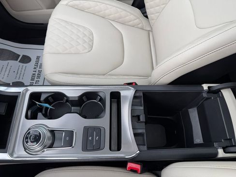 Used 2024 Ford Edge Titanium image 32