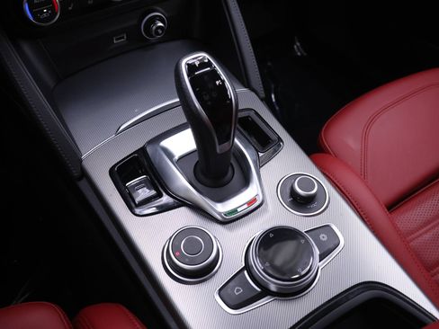 Certified 2024 Alfa Romeo Stelvio Veloce AWD/4WD image 10