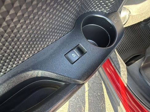 Used 2018 Toyota C-HR XLE image 31