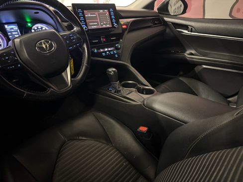 Used 2021 Toyota Camry SE image 18