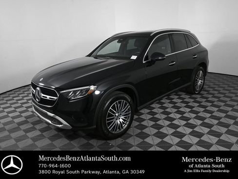 Used 2026 Mercedes-Benz GLC 300 image 1