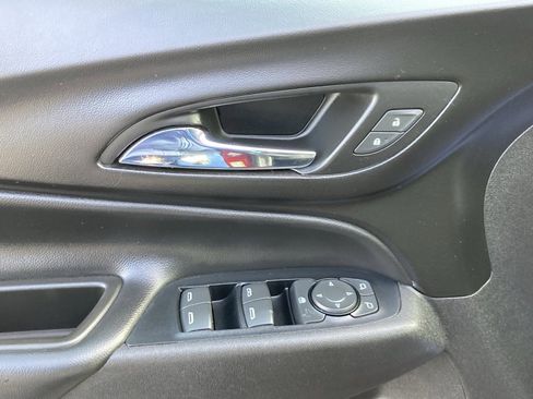 Used 2019 Chevrolet Equinox LT image 20