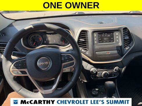 Used 2017 Jeep Cherokee Latitude w/ Cold Weather Group AWD/4WD image 24