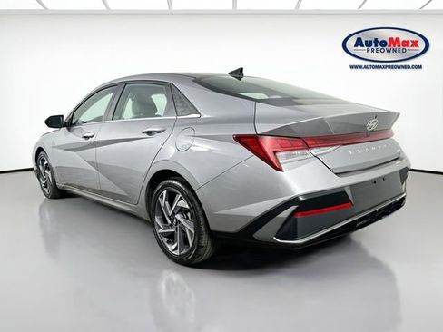 Used 2025 Hyundai Elantra Limited FWD image 6