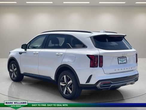 Used 2022 Kia Sorento S w/ Panoramic Sunroof Package FWD image 6
