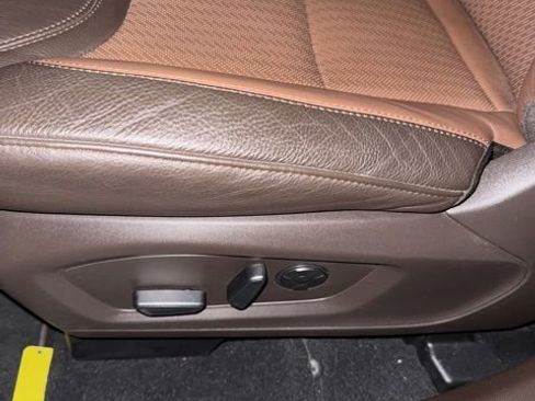 Used 2022 Ford Explorer King Ranch w/ Premium Technology Package image 31