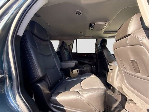 Used 2020 Cadillac Escalade Luxury image 32