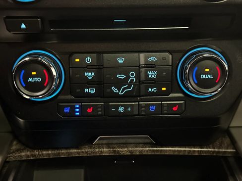 Used 2017 Ford F250 Lariat w/ Lariat Ultimate Package AWD/4WD image 44
