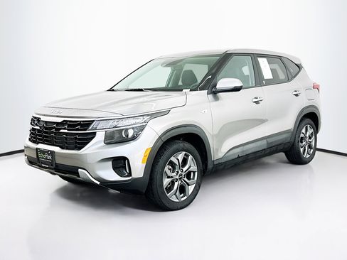 Used 2024 Kia Seltos LX image 3