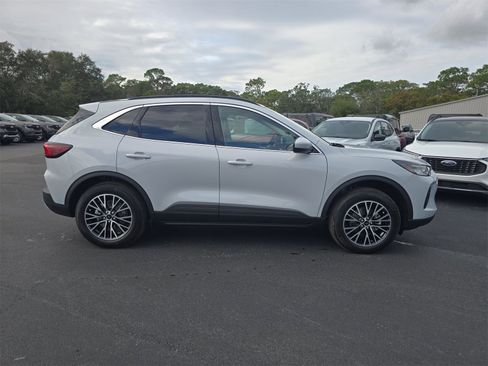 New 2026 Ford Escape Base w/ Class II Trailer Tow Package image 3