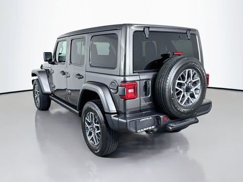 Used 2025 Jeep Wrangler Unlimited Sahara AWD/4WD image 10
