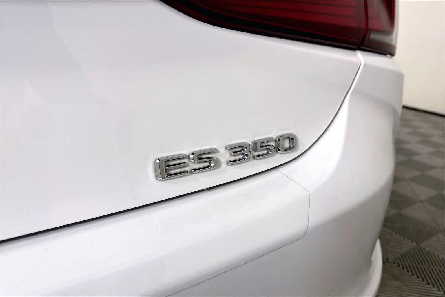 Used 2023 Lexus ES 350 F Sport w/ Accessory Package (Z2) FWD image 10