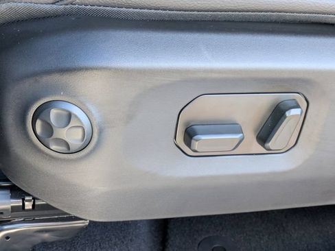 Certified 2025 Jeep Gladiator Sport AWD/4WD image 15