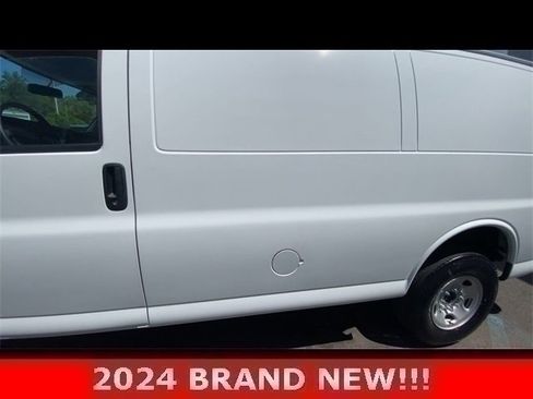 Used 2024 Chevrolet Express 2500 w/ Driver Convenience Package image 6