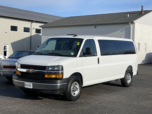 Used 2025 Chevrolet Express 3500 LT w/ LT Preferred Equipment Group RWD image 4
