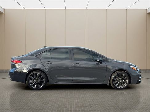 Used 2026 Toyota Corolla SE image 6