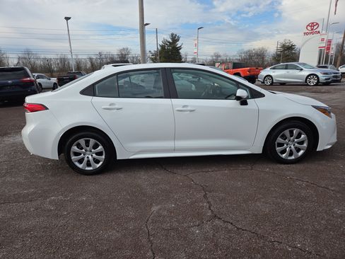 Certified 2025 Toyota Corolla LE image 2