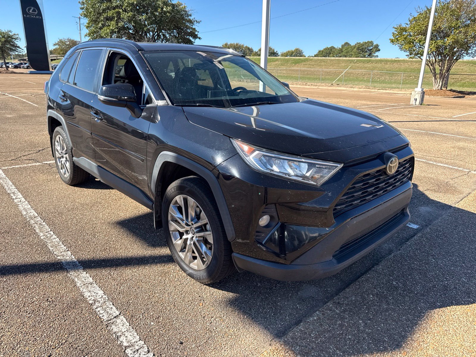 Used 2021 Toyota RAV4 XLE Premium FWD image 3