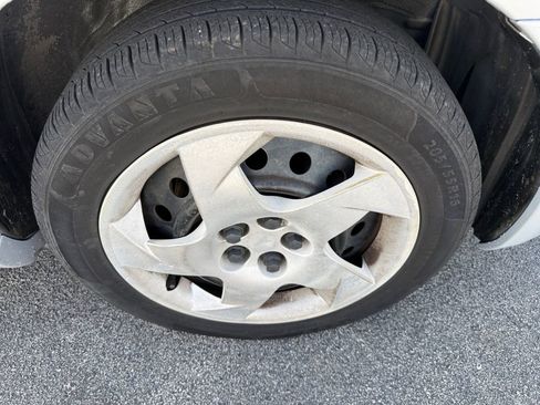 Used 2005 Pontiac Vibe w/ Power Group Value Package image 16