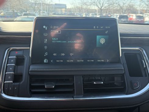 Used 2023 Chevrolet Suburban Premier image 18