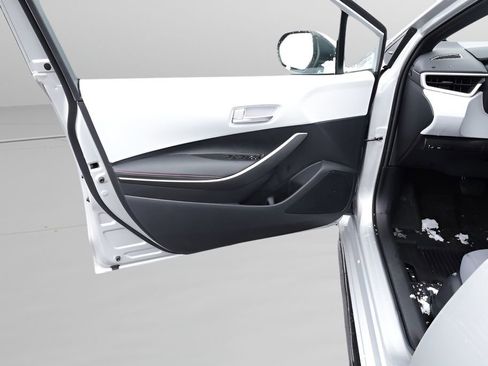 Certified 2025 Toyota Corolla SE w/ SE Premium Package FWD image 15