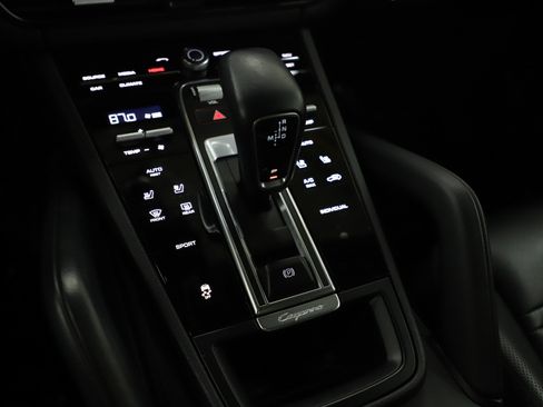 Used 2021 Porsche Cayenne w/ Premium Package Plus AWD/4WD image 25