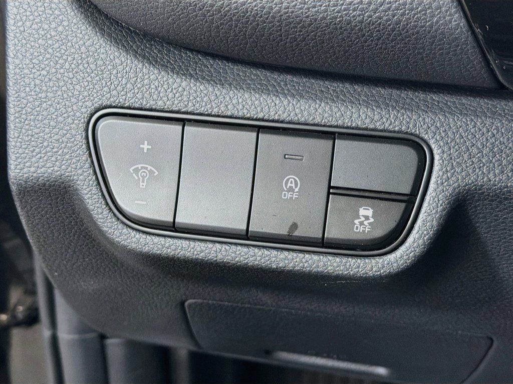 Used 2025 Kia Seltos S AWD/4WD image 12
