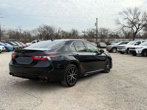Used 2021 Toyota Camry SE image 4