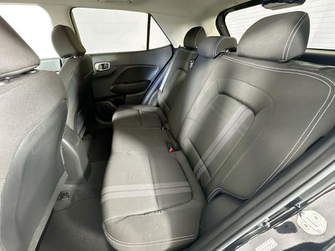 Used 2023 Hyundai Venue SEL image 23