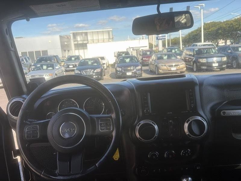 Used 2014 Jeep Wrangler Unlimited Sahara w/ Dual Top Group AWD/4WD image 20