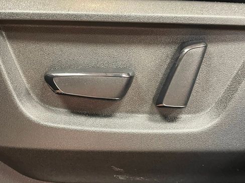 Used 2025 INFINITI QX80 Sensory image 21