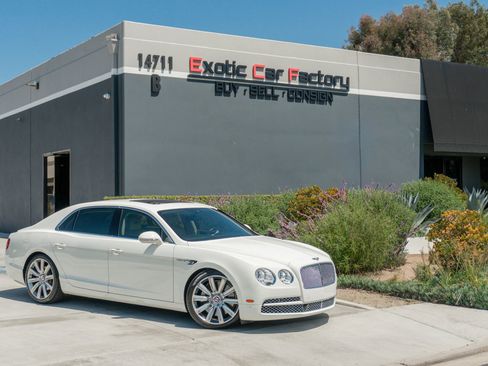 Used 2018 Bentley Flying Spur V8 AWD/4WD image 1