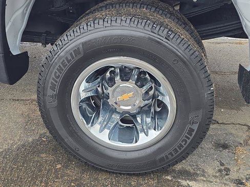 Used 2024 Chevrolet Silverado 3500 LT w/ Convenience Package image 5