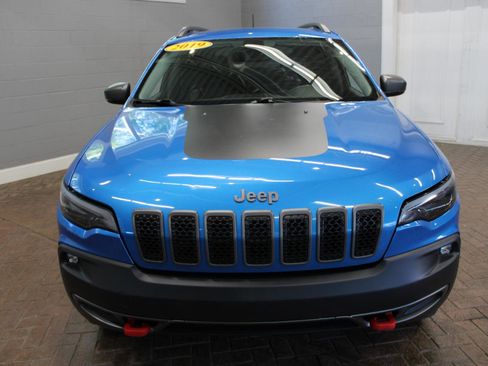 Used 2019 Jeep Cherokee Trailhawk w/ Cold Weather Group AWD/4WD image 2