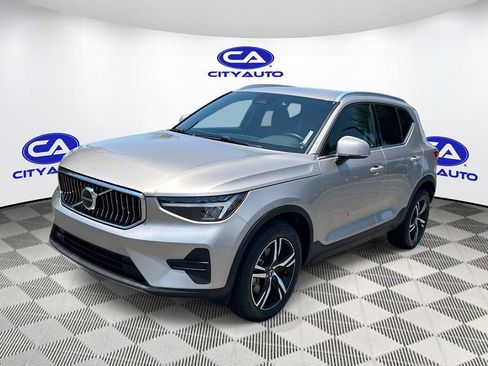 Used 2024 Volvo XC40 B5 Core AWD/4WD image 10